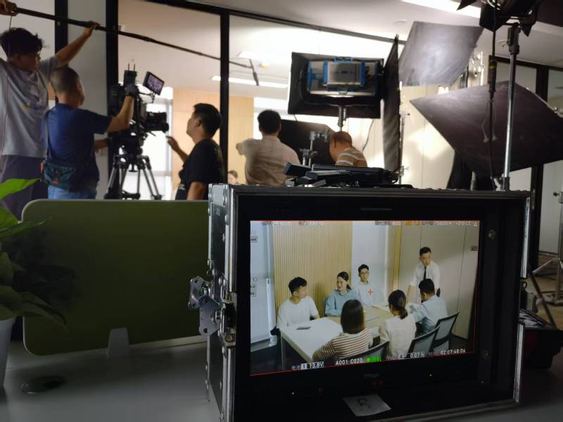 洛宁县TVC拍摄公司：科技产品视觉化大师，诠释未来感与功能美学